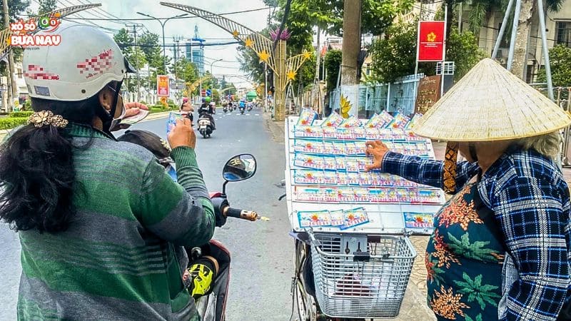Tạo công ăn việc làm cho người yếu thế